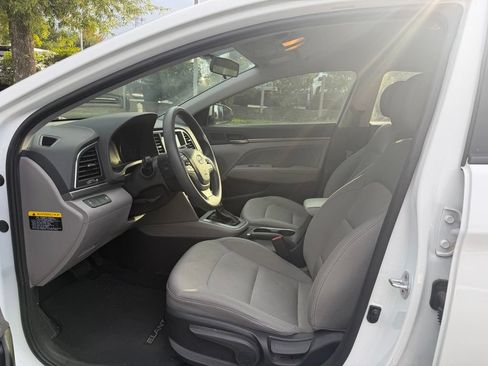 Used 2017 Hyundai Elantra SE FWD image 3