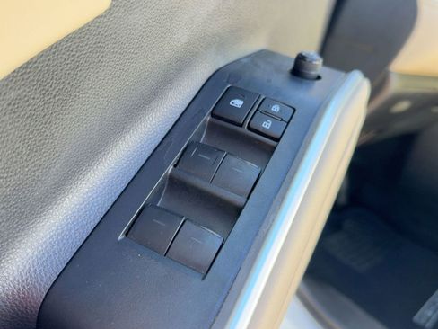 Used 2023 Toyota Highlander XLE image 11