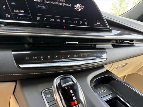 Used 2022 Cadillac Escalade ESV Premium Luxury AWD/4WD image 29