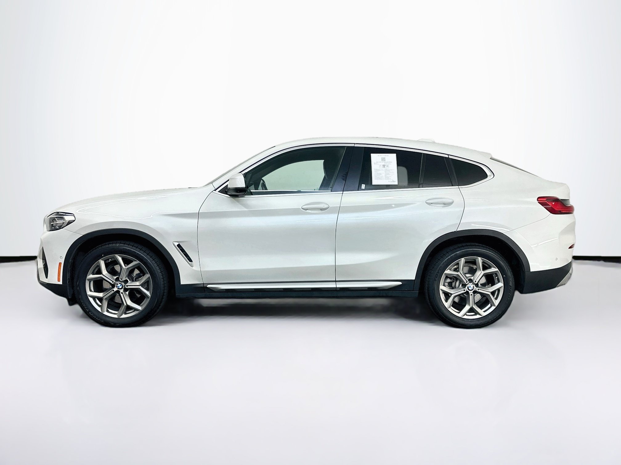 Used 2024 BMW X4 xDrive30i AWD/4WD image 4