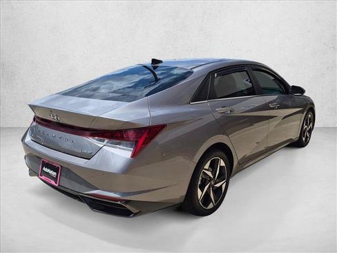 Used 2023 Hyundai Elantra Limited FWD image 5