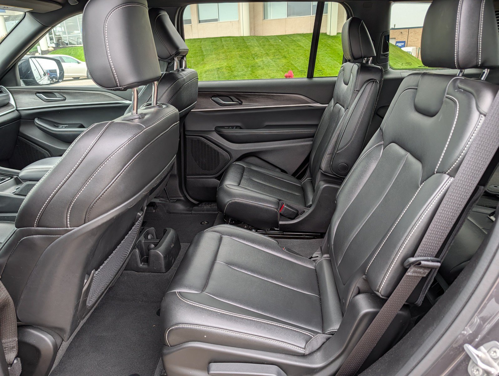 Used 2024 Jeep Grand Cherokee L Limited AWD/4WD image 17