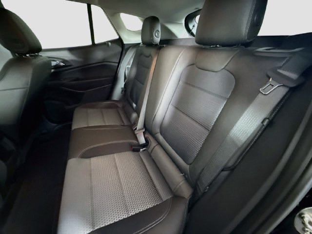 Used 2026 Chevrolet Trax LT w/ LT Convenience Package FWD image 24