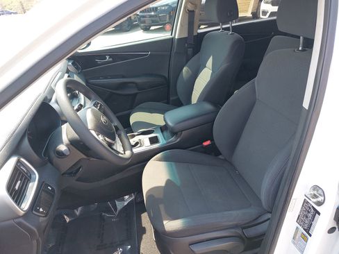 Used 2020 Kia Sorento L image 17