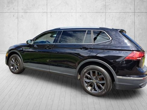 Used 2023 Volkswagen Tiguan SE w/ Panoramic Sunroof Package FWD image 7