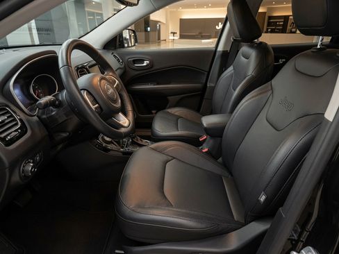 Used 2018 Jeep Compass Limited w/ Navigation Group AWD/4WD image 8