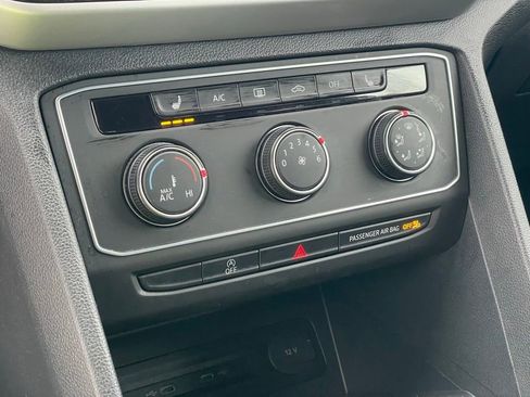 Used 2022 Volkswagen Atlas Cross Sport SE image 19