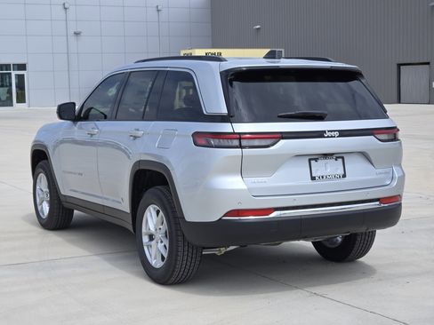 New 2026 Jeep Grand Cherokee Laredo AWD/4WD image 5