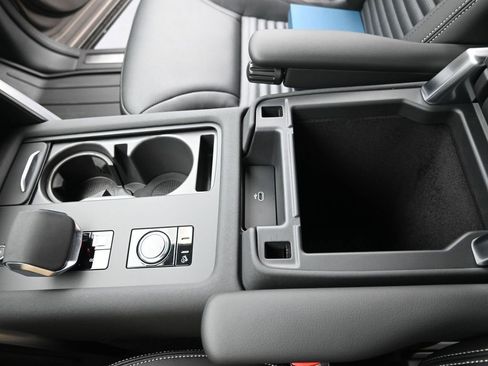 New 2025 Land Rover Discovery S AWD/4WD image 29