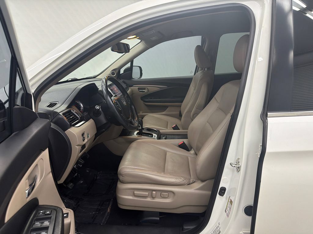 Used 2017 Honda Ridgeline RTL-T image 9