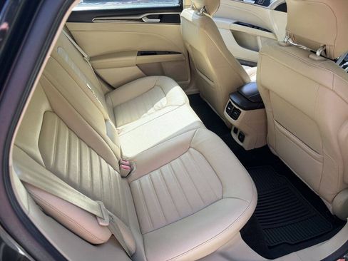 Used 2013 Ford Fusion SE FWD image 18