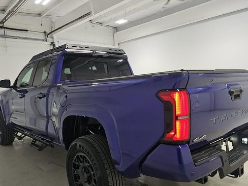 Used 2025 Toyota Tacoma SR5 image 4