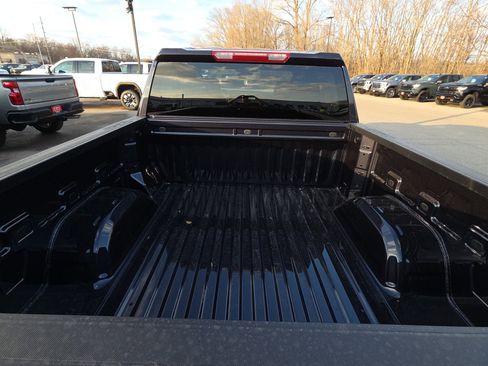 New 2026 GMC Sierra 1500 SLE image 8