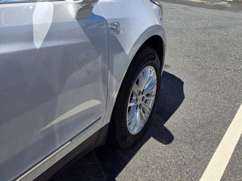 Used 2019 Cadillac XT5 FWD image 8