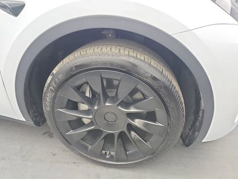 Used 2023 Tesla Model Y Long Range AWD/4WD image 12