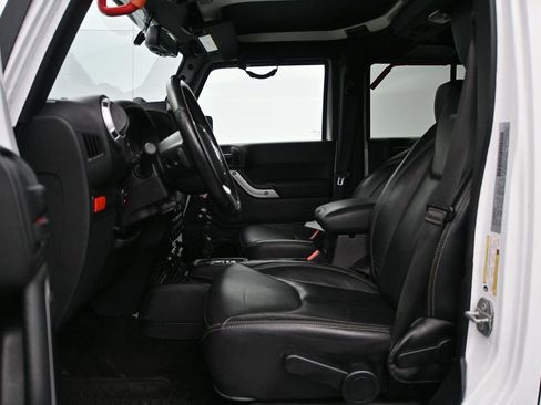 Used 2017 Jeep Wrangler Unlimited Rubicon AWD/4WD image 8