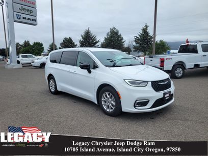 Used 2024 Chrysler Pacifica Touring-L