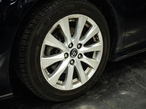 Used 2018 Toyota Camry LE FWD image 3