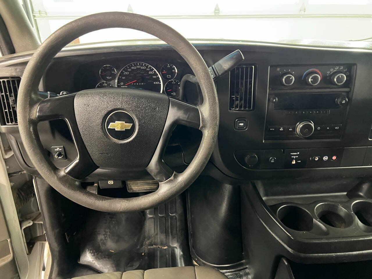 Used 2014 Chevrolet Express 2500 Extended RWD image 8