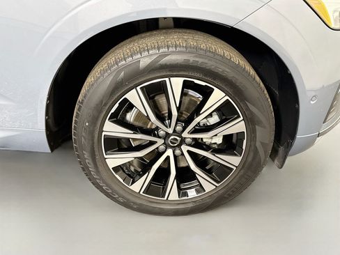 Used 2023 Volvo XC60 B5 Plus FWD image 32