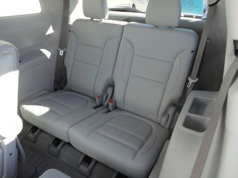 Used 2018 GMC Acadia SLT w/ LPO, Floor Liner Package AWD/4WD image 13