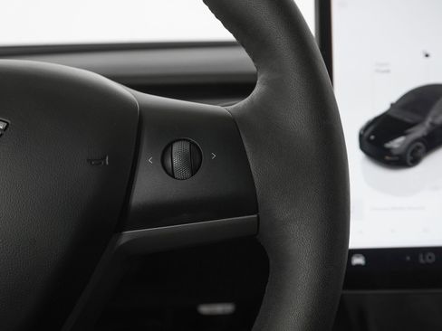 Used 2024 Tesla Model Y Performance AWD/4WD image 18