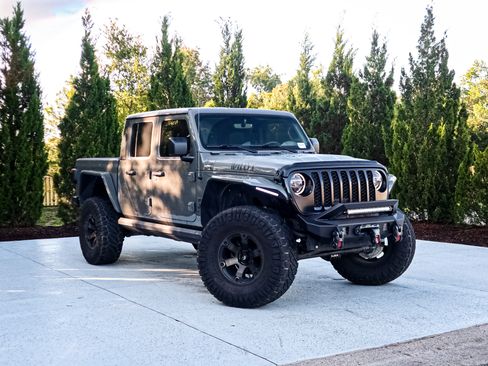 Used 2021 Jeep Gladiator Sport AWD/4WD image 2