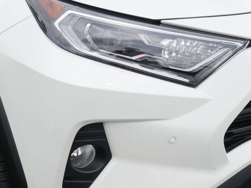 Used 2021 Toyota RAV4 XLE Premium AWD/4WD image 16