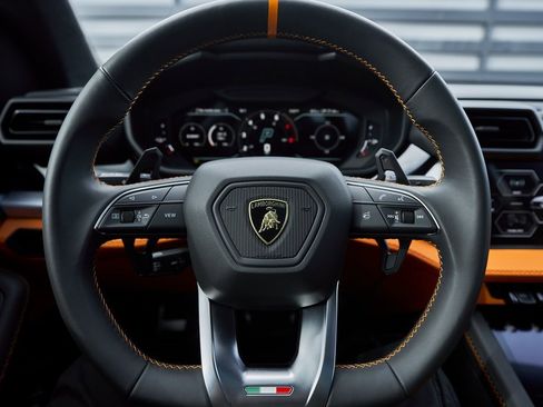 Used 2025 Lamborghini Urus SE image 52