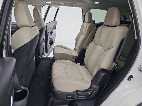 Used 2023 Subaru Ascent Premium w/ Convenience Package image 22