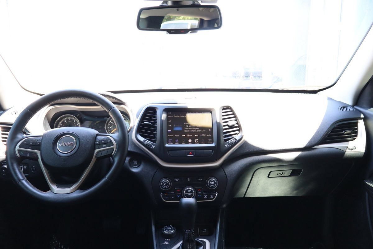 Used 2014 Jeep Cherokee Limited w/ Luxury Group AWD/4WD image 12