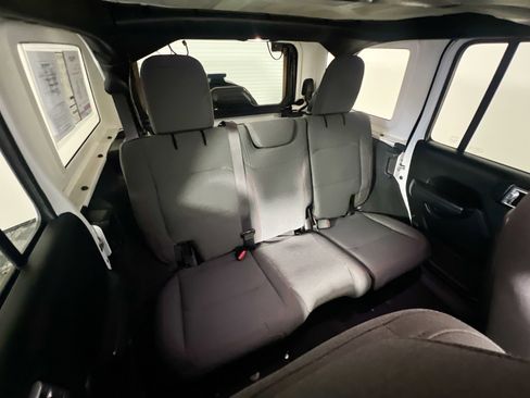 Used 2024 Jeep Wrangler Unlimited Rubicon image 33