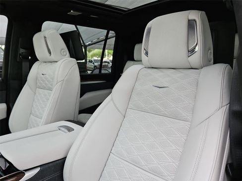 New 2026 Cadillac Escalade ESV Platinum Sport w/ LPO, ONYX Package AWD/4WD image 12