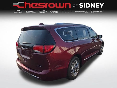 Used 2017 Chrysler Pacifica Limited w/ UConnect Theater Package FWD image 5