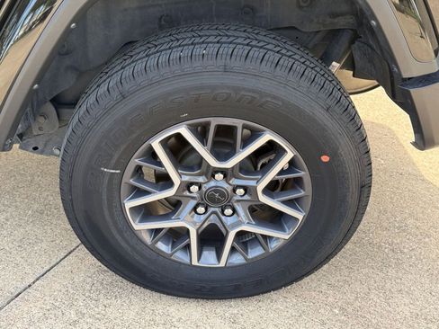 Used 2025 Jeep Wrangler Sahara image 30