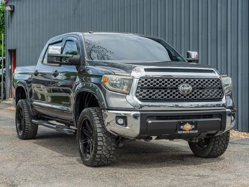Used 2018 Toyota Tundra SR5 w/ TRD Off Road Package image 8