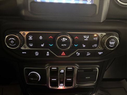 Used 2021 Jeep Wrangler Unlimited Sahara w/ Safety Group AWD/4WD image 34