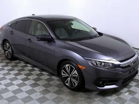Used 2018 Honda Civic EX-T image 6