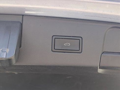 Used 2024 Volkswagen Atlas SEL AWD/4WD image 7