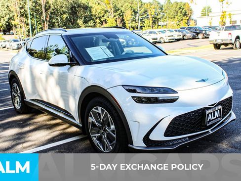 Used 2025 Genesis GV60 RWD image 4