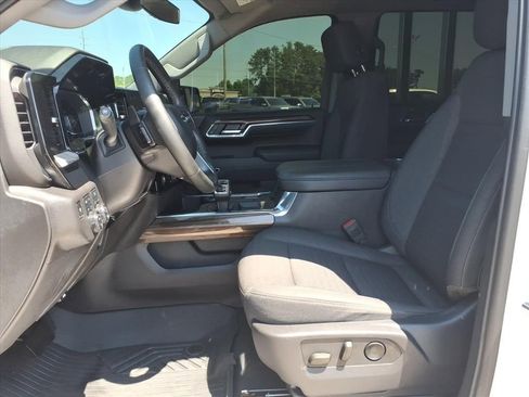 Used 2024 Chevrolet Silverado 1500 LT Trail Boss AWD/4WD image 17