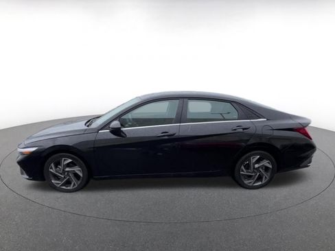 Used 2025 Hyundai Elantra SEL image 8