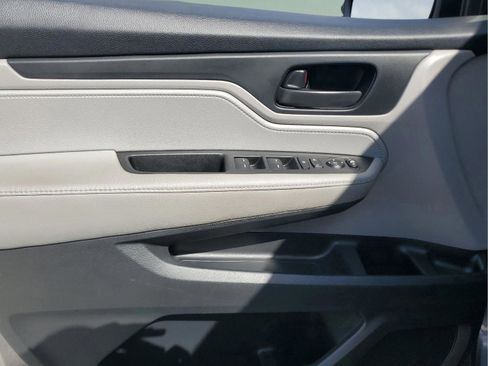 Used 2018 Honda Odyssey EX image 13