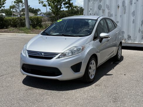 Used 2013 Ford Fiesta SE w/ Super Fuel Economy Pkg FWD image 7