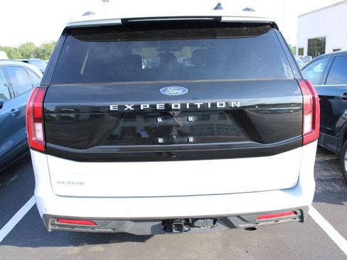 Certified 2025 Ford Expedition Active AWD/4WD image 6
