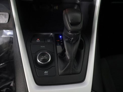 Used 2024 Toyota RAV4 LE AWD/4WD image 40