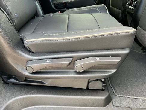 New 2025 Chevrolet Suburban Premier AWD/4WD image 32