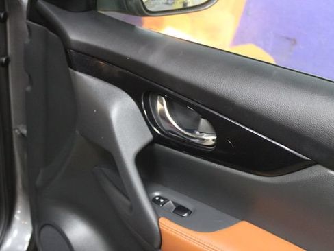 Used 2017 Nissan Rogue SL AWD/4WD image 11
