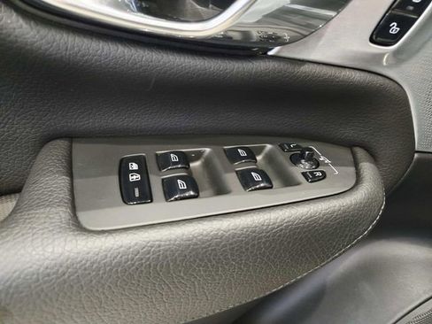 Used 2016 Volvo XC90 T6 Momentum w/ Momentum Plus Package image 33