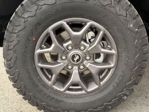 New 2025 Ford Bronco Badlands image 14